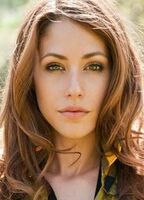 Amanda Crew
