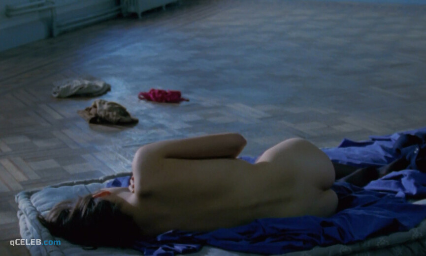 25. Marion Cotillard nude, Nozha Khouadra sexy – Chloé (1996)