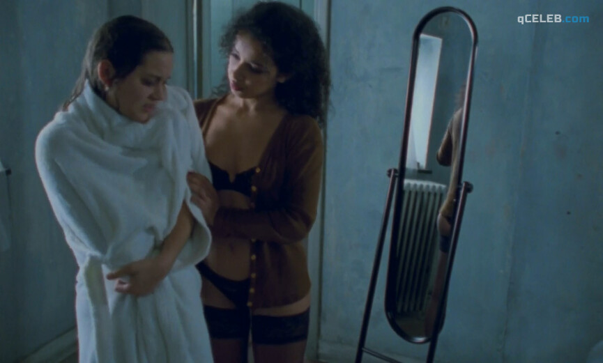 30. Marion Cotillard nude, Nozha Khouadra sexy – Chloé (1996)
