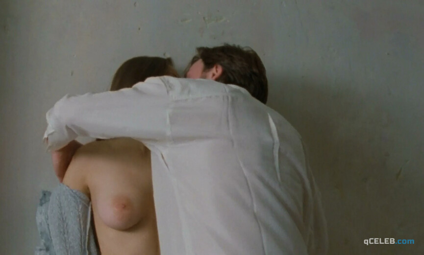 31. Marion Cotillard nude, Nozha Khouadra sexy – Chloé (1996)