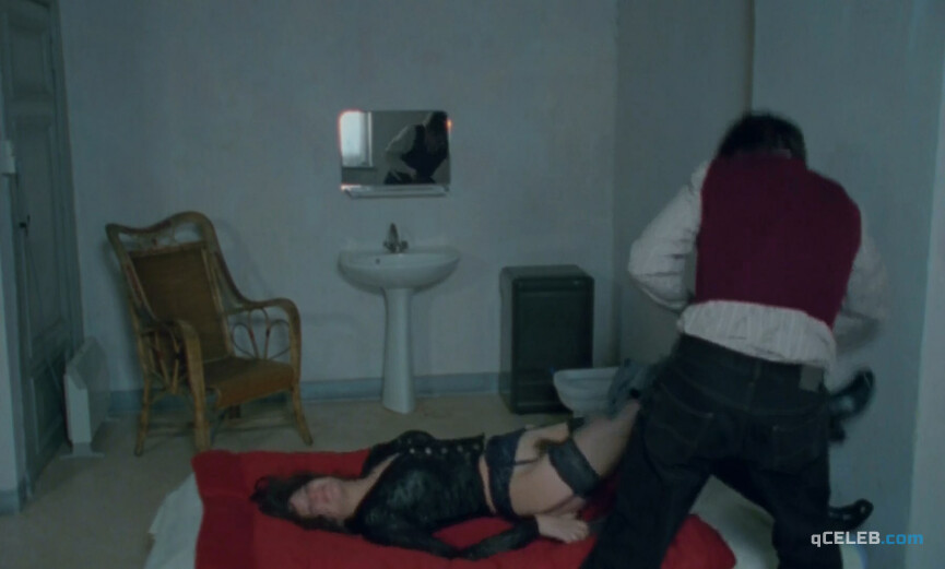 35. Marion Cotillard nude, Nozha Khouadra sexy – Chloé (1996)