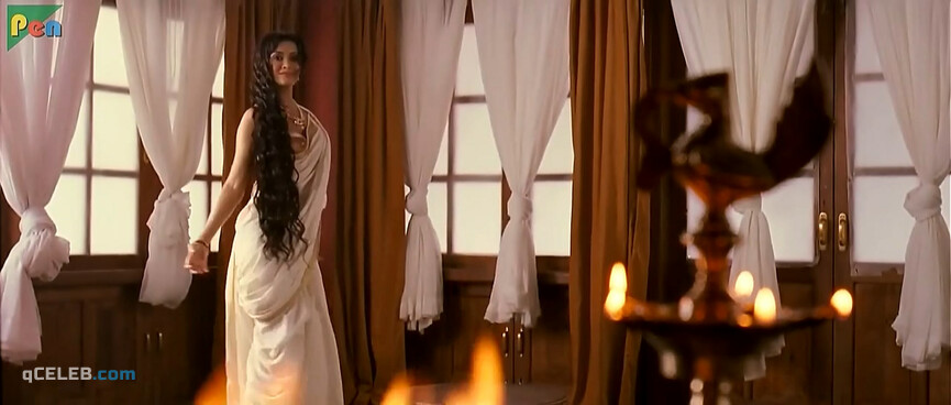 2. Nandana Sen nude – Rang Rasiya (2008)