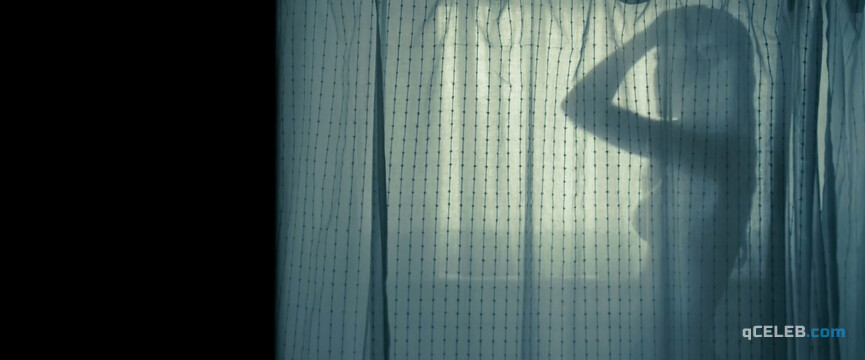 1. Amanda Seyfried sexy, Emily Wickersham sexy – Gone (2012)