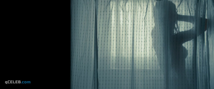2. Amanda Seyfried sexy, Emily Wickersham sexy – Gone (2012)