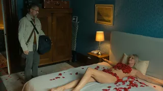 Ivana Chylkova sexy, Lucie Zackova sexy – Chlap na střídačku (2020)