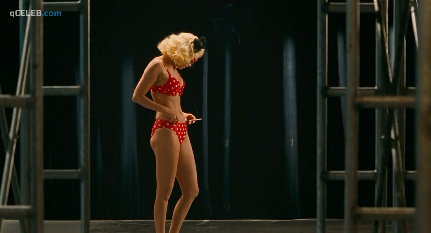26. Catherine Keener nude, Elizabeth Berkley sexy, Bridgette Wilson-Sampras nude – The Real Blonde (1997)