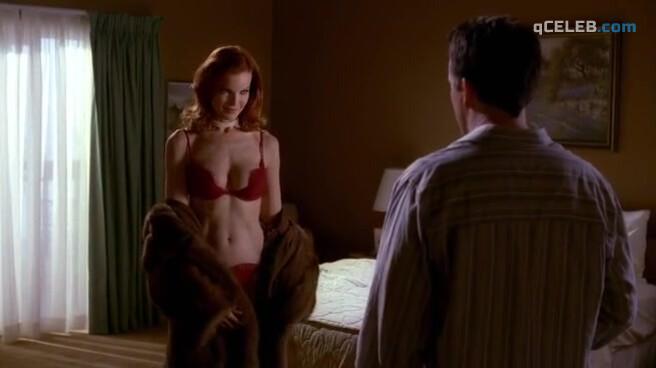 1. Marcia Cross sexy – Desperate Housewives s01e06 (2004)