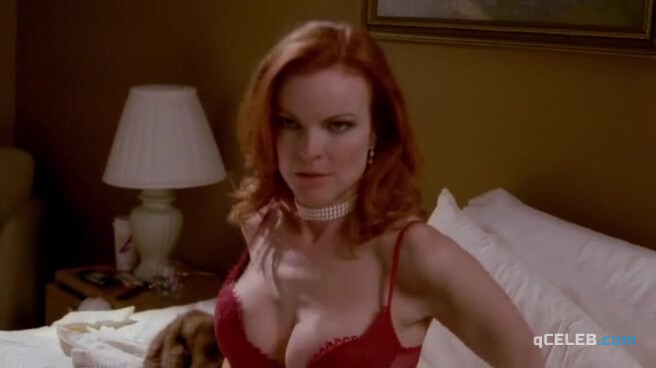 11. Marcia Cross sexy – Desperate Housewives s01e06 (2004)