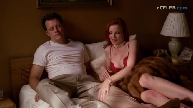 8. Marcia Cross sexy – Desperate Housewives s01e06 (2004)