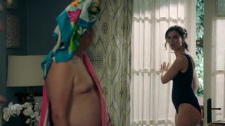 Betsy Brandt sexy – Life in Pieces s03e01 (2016)
