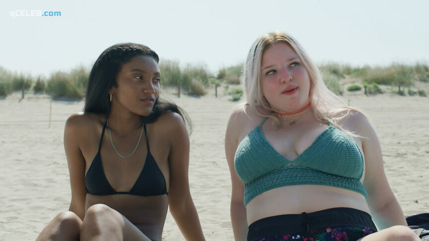 1. Jordan Kristine Seamon sexy, Beatrice Barichella sexy, Francesca Scorsese sexy – We Are Who We Are s01e02 (2020)