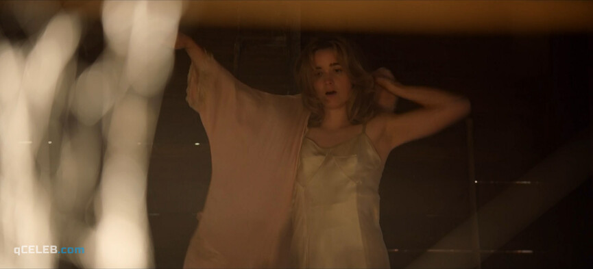 12. Alice Englert sexy – Ratched s01e03e06 (2020)