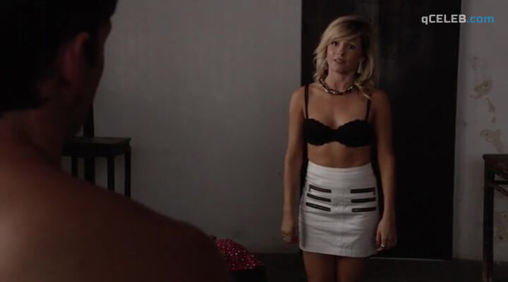 8. Lindsey Gort sexy – The Carrie Diaries s02e03 (2013)