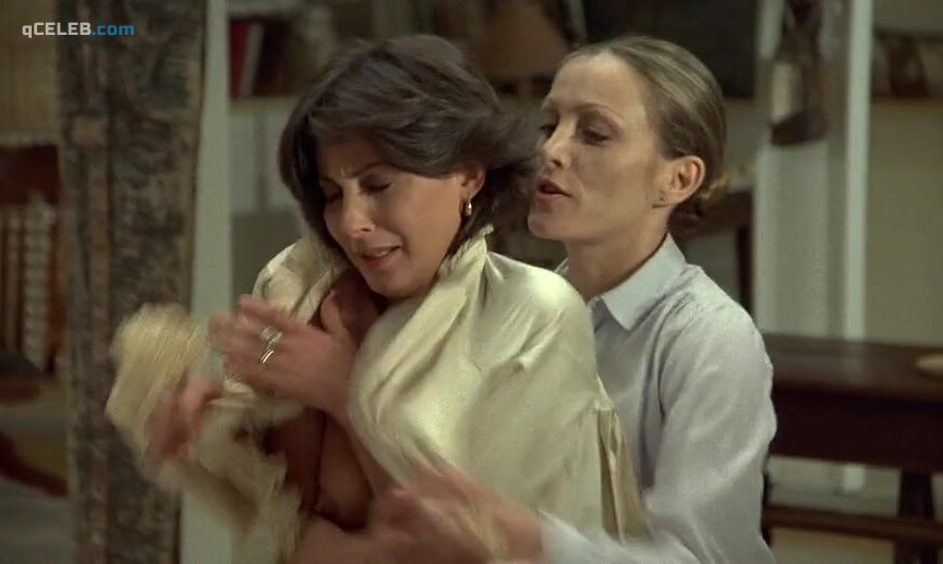 8. Elisabeth Margoni nude – The Professional (1981)