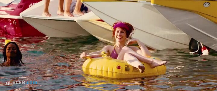 1. Bonnie Morgan sexy – Piranha 3D (2010)