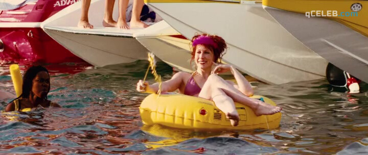 3. Bonnie Morgan sexy – Piranha 3D (2010)