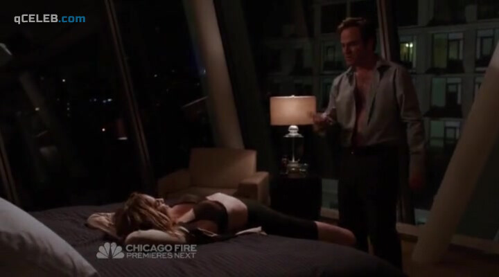 2. Anna Chlumsky sexy – Law & Order: Special Victims Unit s14e03 (2013)