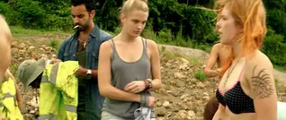 Magda Apanowicz sexy, Lorenza Izzo sexy – The Green Inferno (2013)