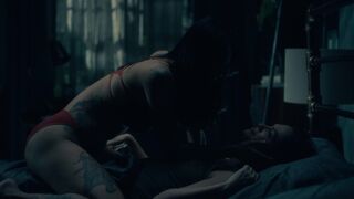 Kate Siegel sexy, Levy Tran sexy – The Haunting of Hill House s01e10 (2018)
