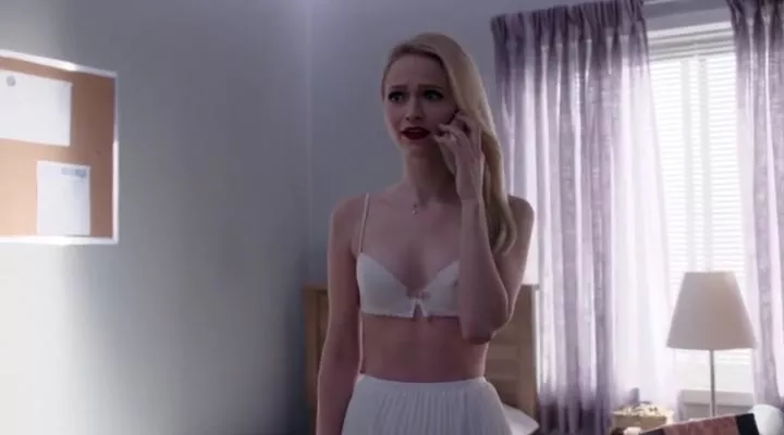 Johanna Braddy sexy – Quantico s01e22 (2015)