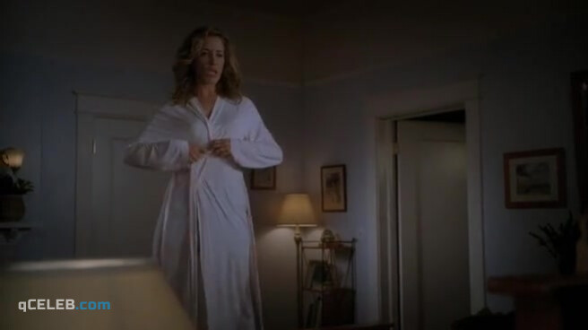 1. Felicity Huffman sexy – Desperate Housewives s07e17 (2011)