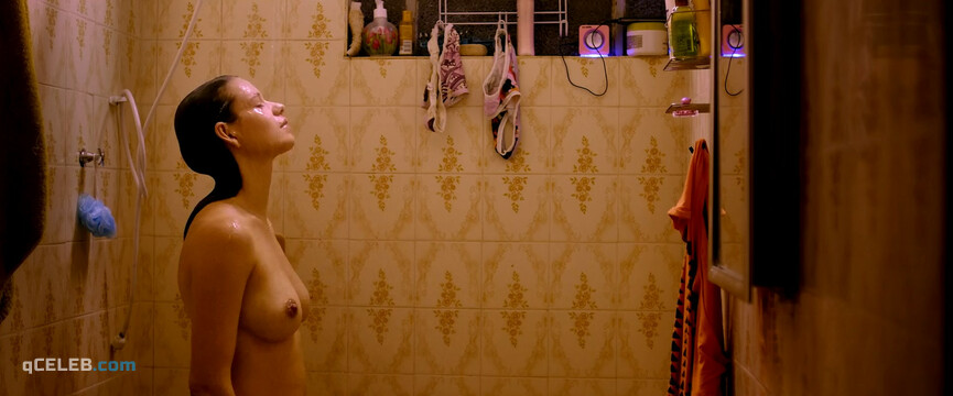 1. Kelly Crifer nude, Barbara Colen sexy – In the Heart of the World (2019)