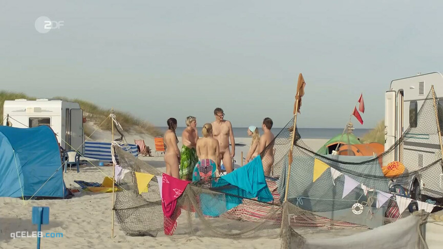 9. Annette Frier nude, Anna Bardorf nude, Svenja Hermuth nude – Ella Schön (2019)