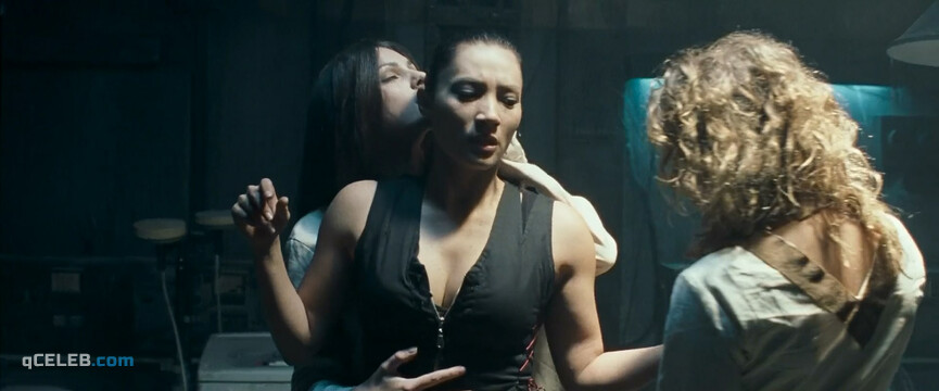 6. Oksana Borbat nude, Xeniya Fesenko nude, Amanda Righetti sexy – Return to House on Haunted Hill (2007)