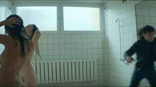 Kamila Kaminska nude, Anna Prochniak nude – Breaking the Limits (2017)