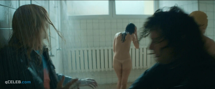 5. Kamila Kaminska nude, Anna Prochniak nude – Breaking the Limits (2017)