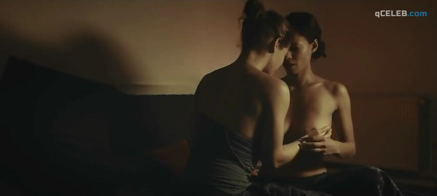 4. Nina Kleinhenz-Tratz nude, Anne Due nude – Neukölln Wind (2016)