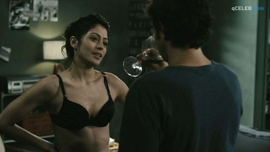 14. Fernanda Paes Leme sexy, Carol Castro sexy – Trap.com (2011)