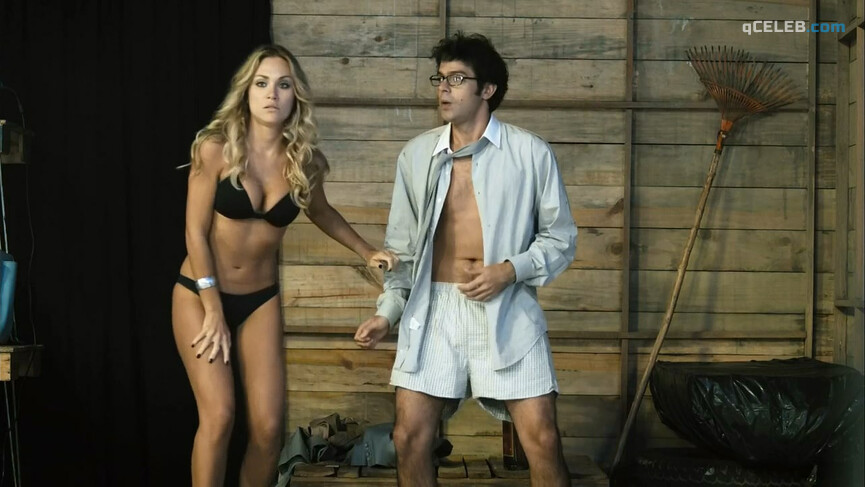 5. Fernanda Paes Leme sexy, Carol Castro sexy – Trap.com (2011)