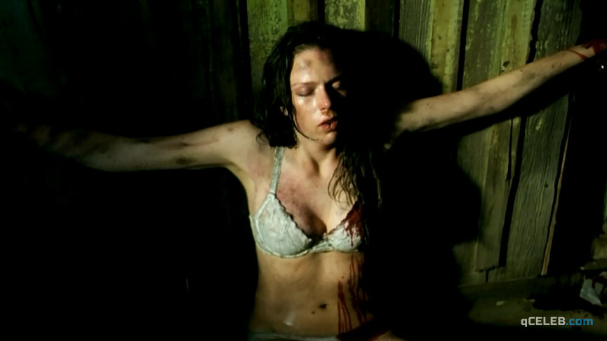 11. Julian Berlin nude, Erin Foster sexy – The Darkroom (2006)