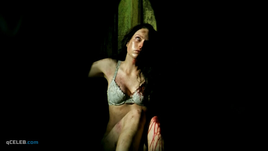 12. Julian Berlin nude, Erin Foster sexy – The Darkroom (2006)
