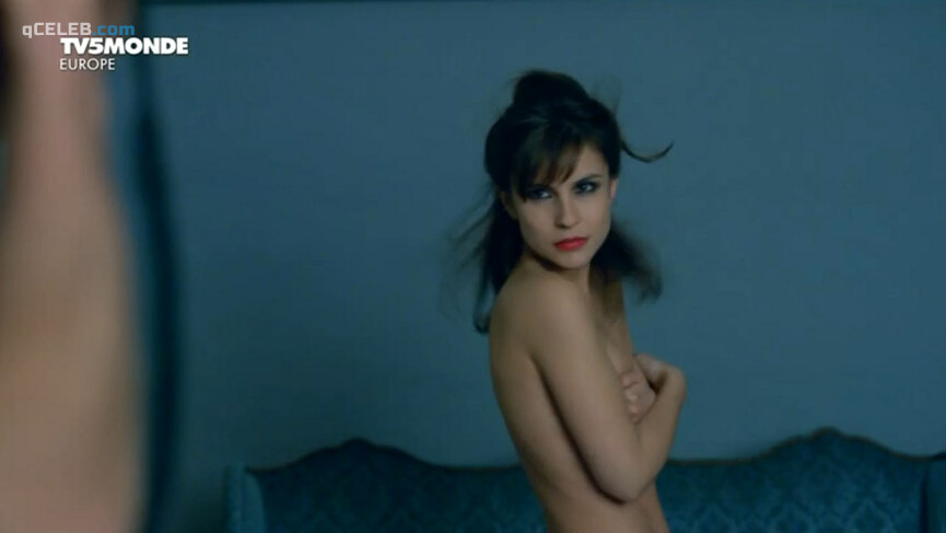 5. Flore Bonaventura nude, Marie Coulonjou nude – La Source s01e02-03 (2013)