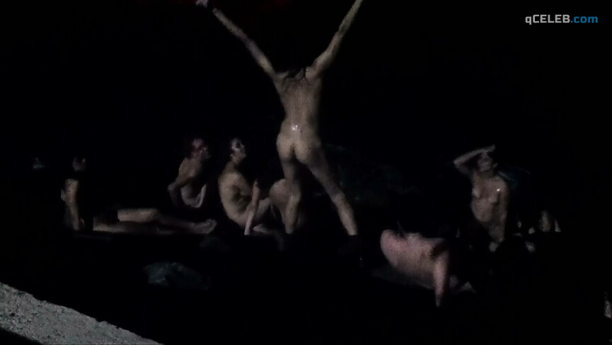 2. Amanda Freires nude, Barbara Vida nude, Helena Ignez nude – Ossos (2015)