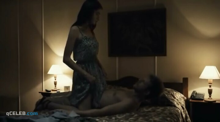 3. Branca Messina nude, Maria Manoella nude, Rosanne Mulholland nude – Menos que Nada (2012)
