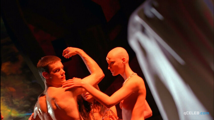 13. Barbora Kodetova nude, Teresza Semlerova nude, Saskia Reeves sexy – Frank Herbert's Dune (2000)