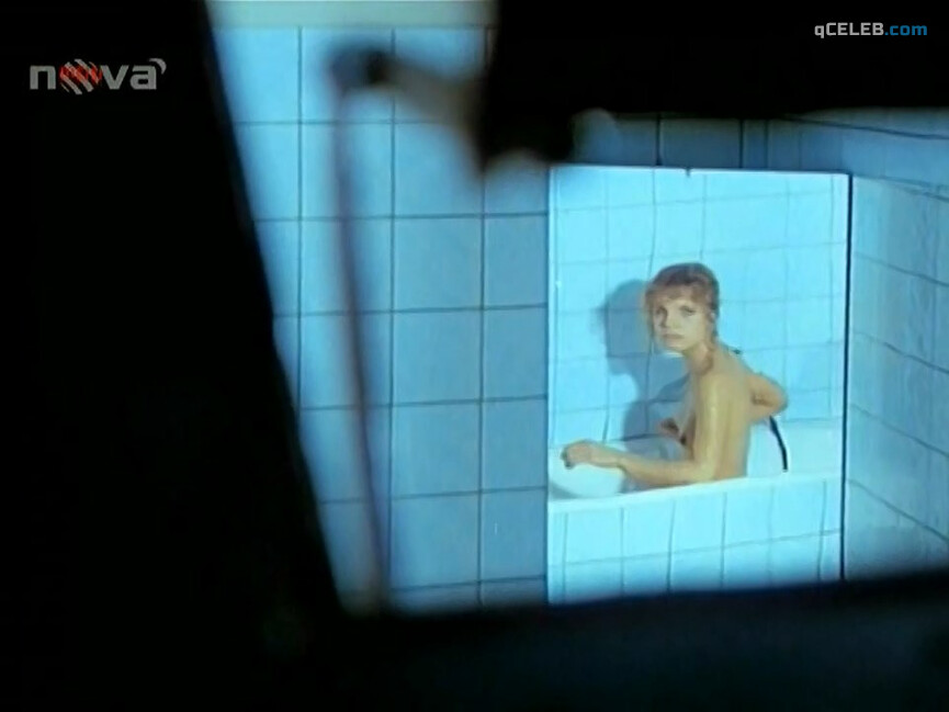 8. Zora Kerova nude – Chain (1981)