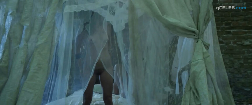 5. Joana Gatis nude, Thaissa Cavalcanti nude – Soledad (2015)