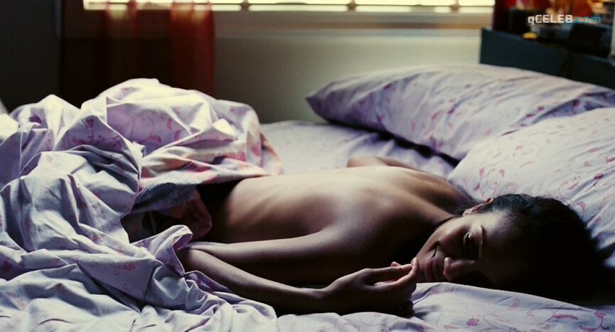 1. Zoe Saldana sexy – Haven (2004)