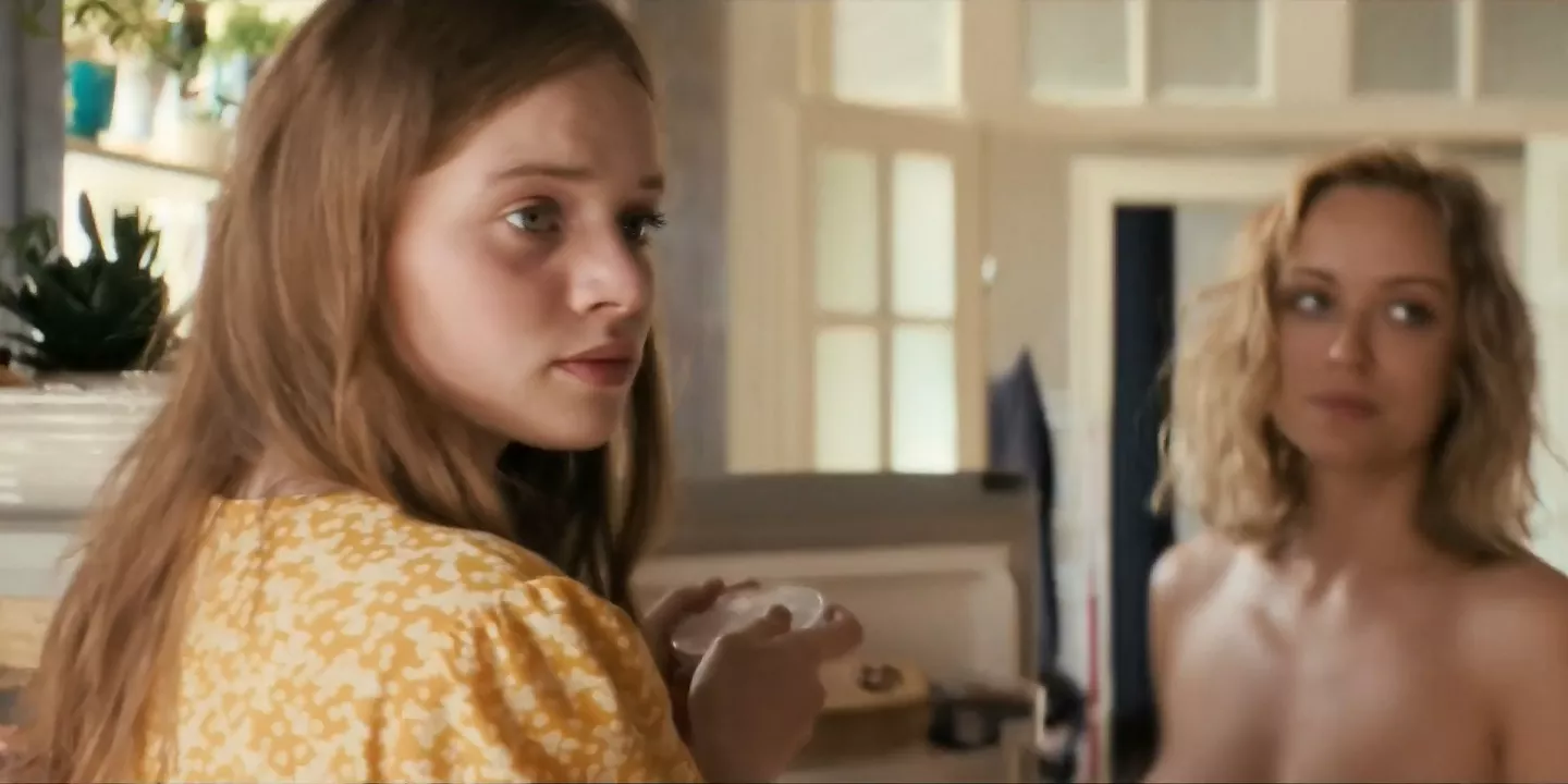 Luna Wedler sexy, Caro Cult sexy – Biohackers s01e01-02 (2020)