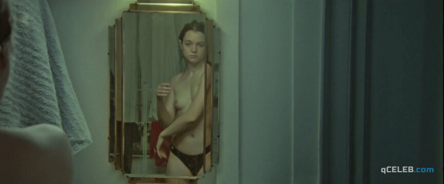 2. Esme Creed-Miles nude – Jamie (2020)