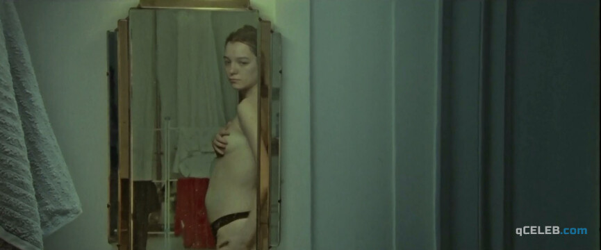 3. Esme Creed-Miles nude – Jamie (2020)