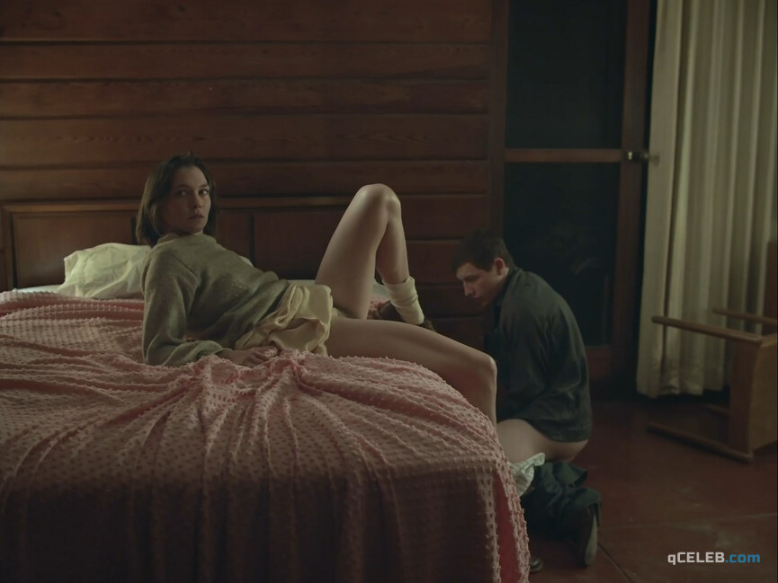 8. Hannah Gross nude, Lowell Hutcheson nude – The Mountain Between Us (2018)