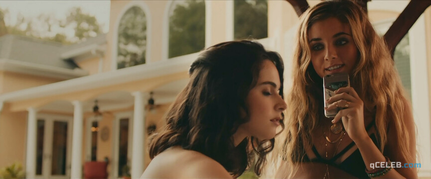 18. Vanessa Marano sexy, Giorgia Whigham sexy – Saving Zoë (2019)