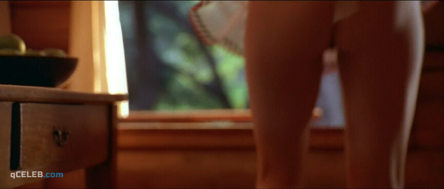21. Mary-Louise Parker nude, Patricia Arquette sexy – Goodbye Lover (1998)