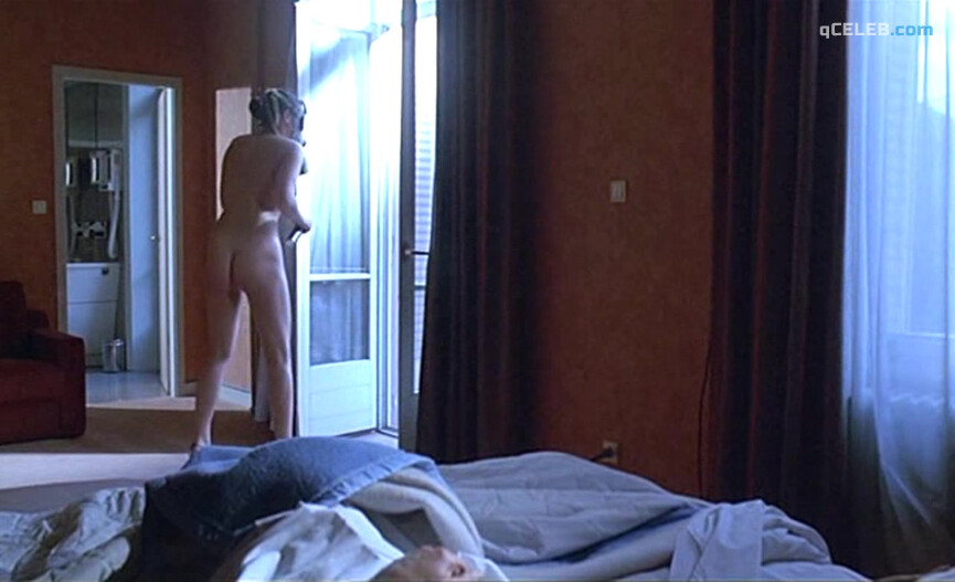 8. Julie Fournier nude – Tout est calme (2000)