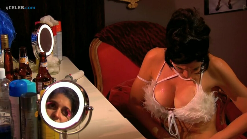 18. Tracy Baumbach sexy, Nazanine Mousavi sexy – Layla Live or Die (2008)